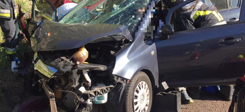 Grave incidente sulla statale del Brennero, scontro violento tra due auto
